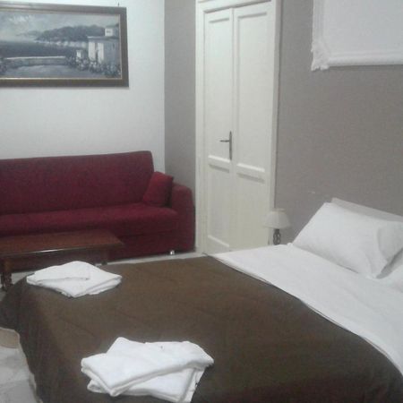 B&Bhotel Emmanuel Napoli ภายนอก รูปภาพ