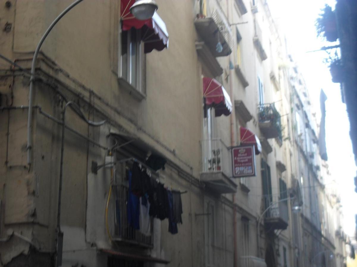 B&Bhotel Emmanuel Napoli ภายนอก รูปภาพ