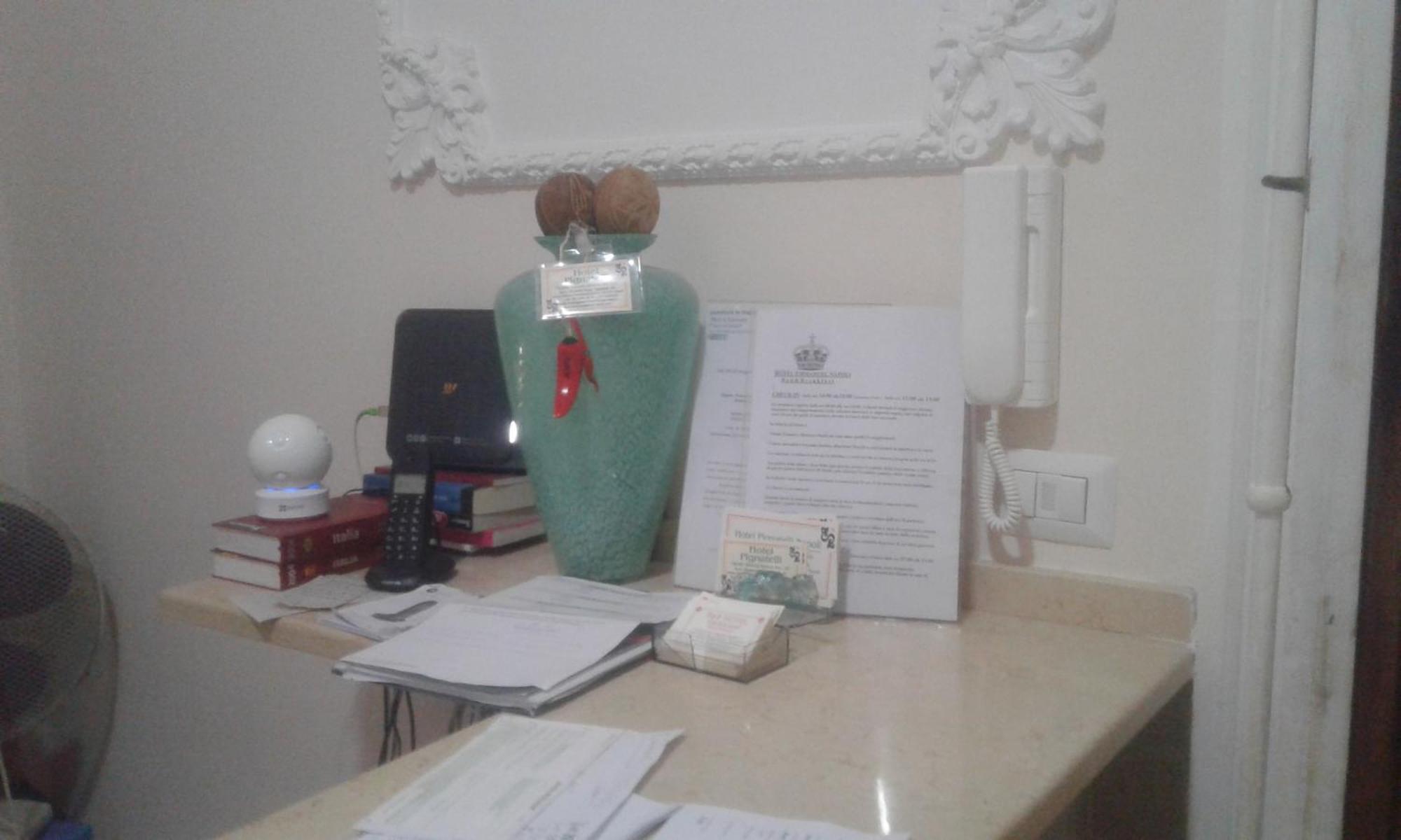 B&Bhotel Emmanuel Napoli ภายนอก รูปภาพ