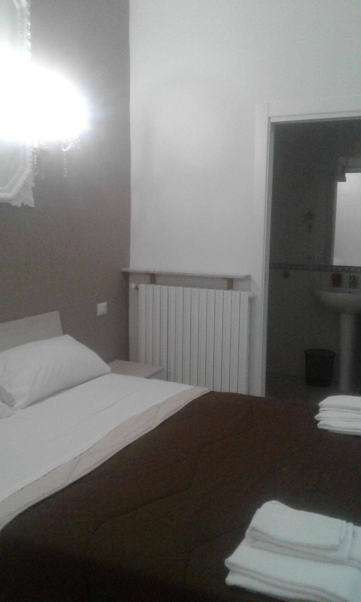 B&Bhotel Emmanuel Napoli ภายนอก รูปภาพ